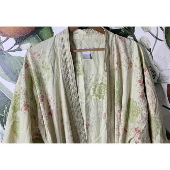 Crabtree & Evelyn Floral Cream Robe - Picture 2 of 7